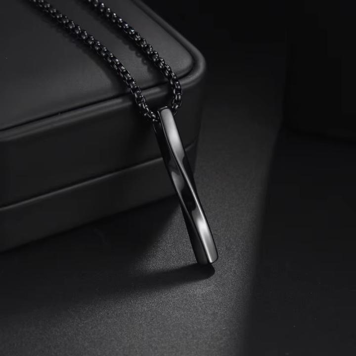 Twisted Locket – Black Edition