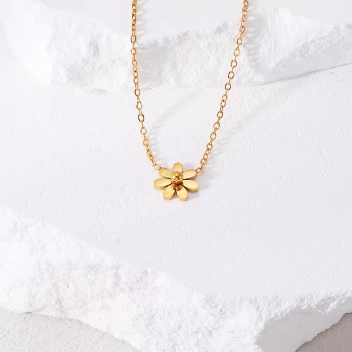 Gold Flower Pendant Necklace